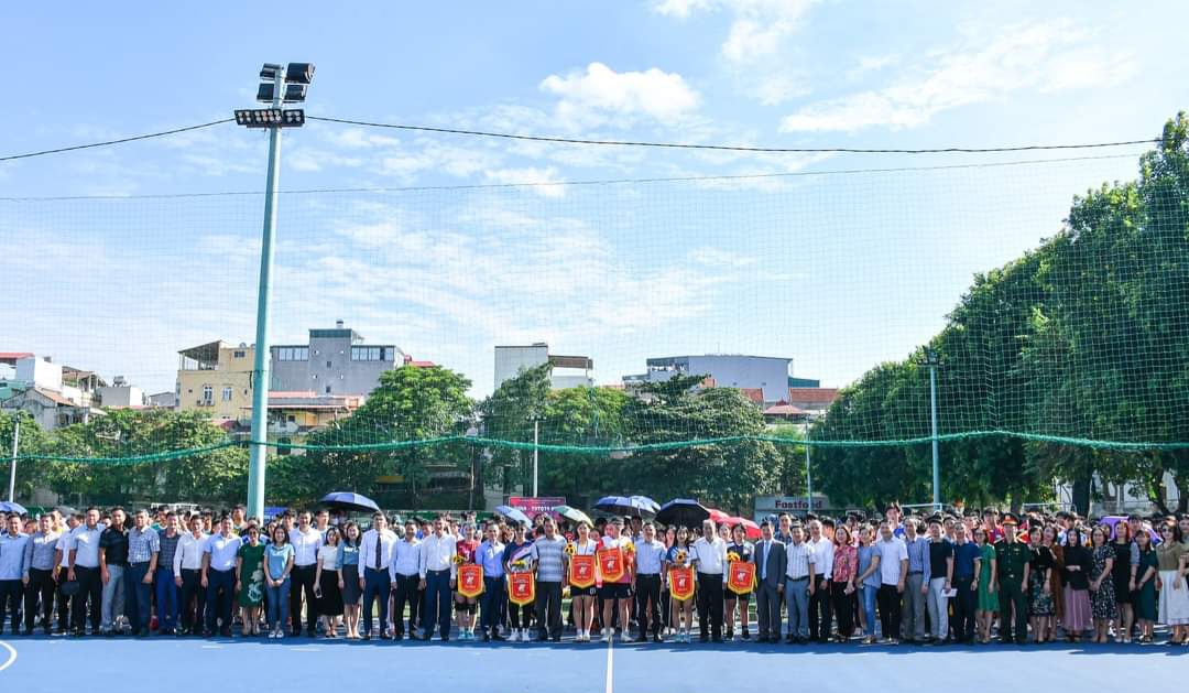 Đội tuyển bóng chuyền nam Trường Đại học Công nghiệp Hà Nội tham gia thi đấu Giải Bóng chuyền sinh viên toàn quốc năm 2023.