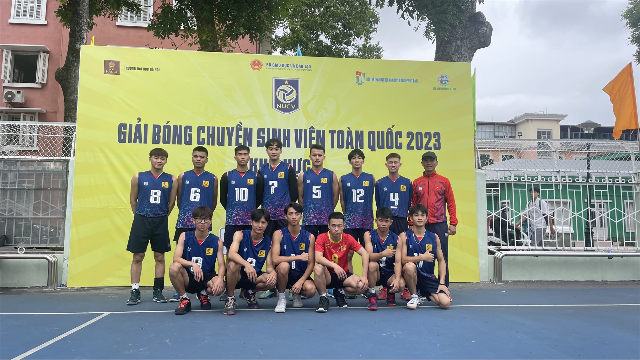 Đội tuyển bóng chuyền Trường Đại học Công nghiệp Hà Nội Xuất sắc giành chiến thắng trước trường đại học Xây Dựng trong trận đấu ra quân của vòng bảng.