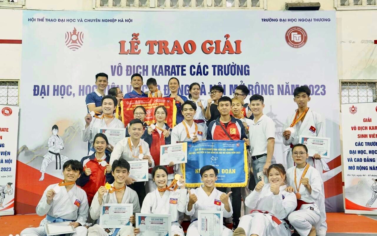Đội tuyển Karate Trường Đại học Công nghiệp Hà Nội thi đấu ấn tượng tại Giải Vô địch Karate Các Trường Đại học, Học Viện và Cao đẳng khu vực Hà Nội năm 2023.
