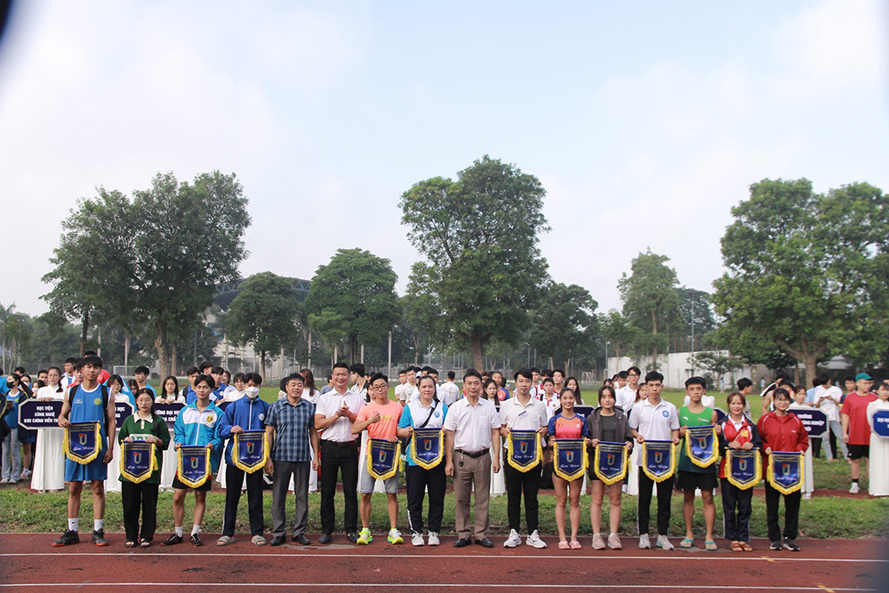 Đội tuyển Điền kinh Đại học Công nghiệp Hà Nội tham gia giải Điền kinh sinh viên các Trường Đại học, học viện và Cao đẳng khu vực Hà Nội năm 2023.